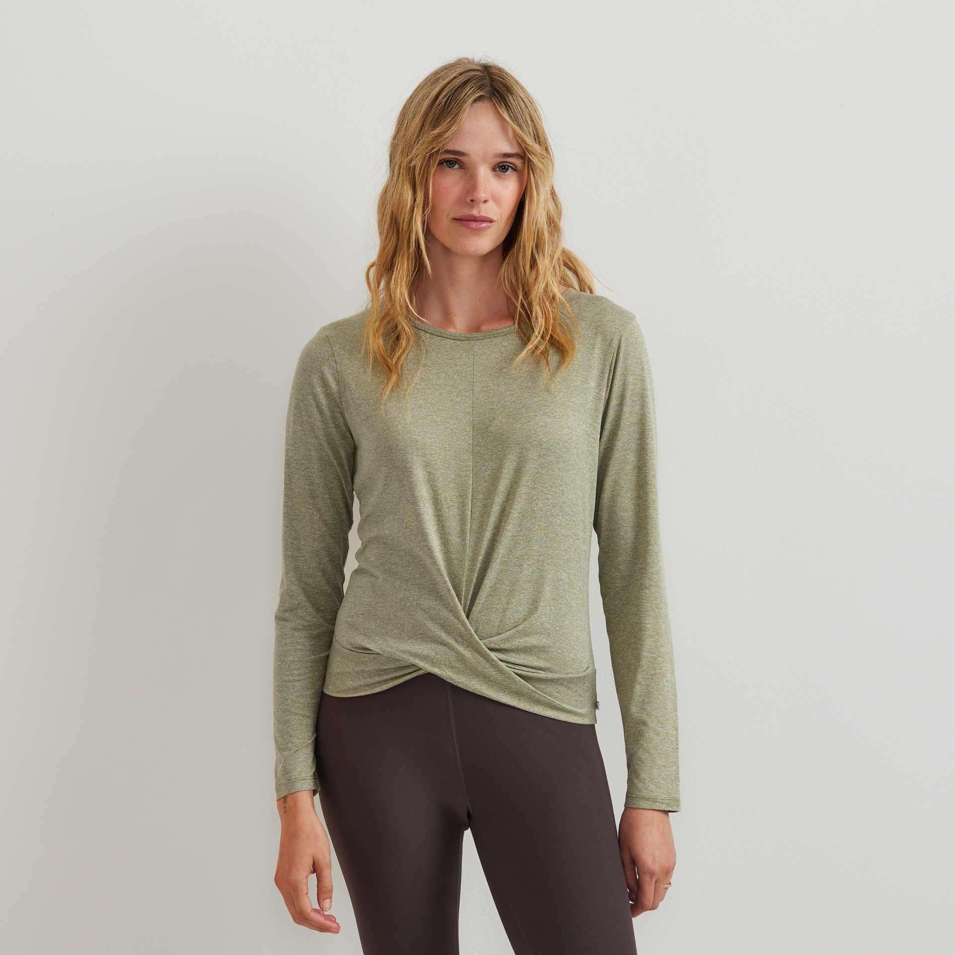 Eddie Bauer Women's Surreal Travel LS Women'sap Frt Tee