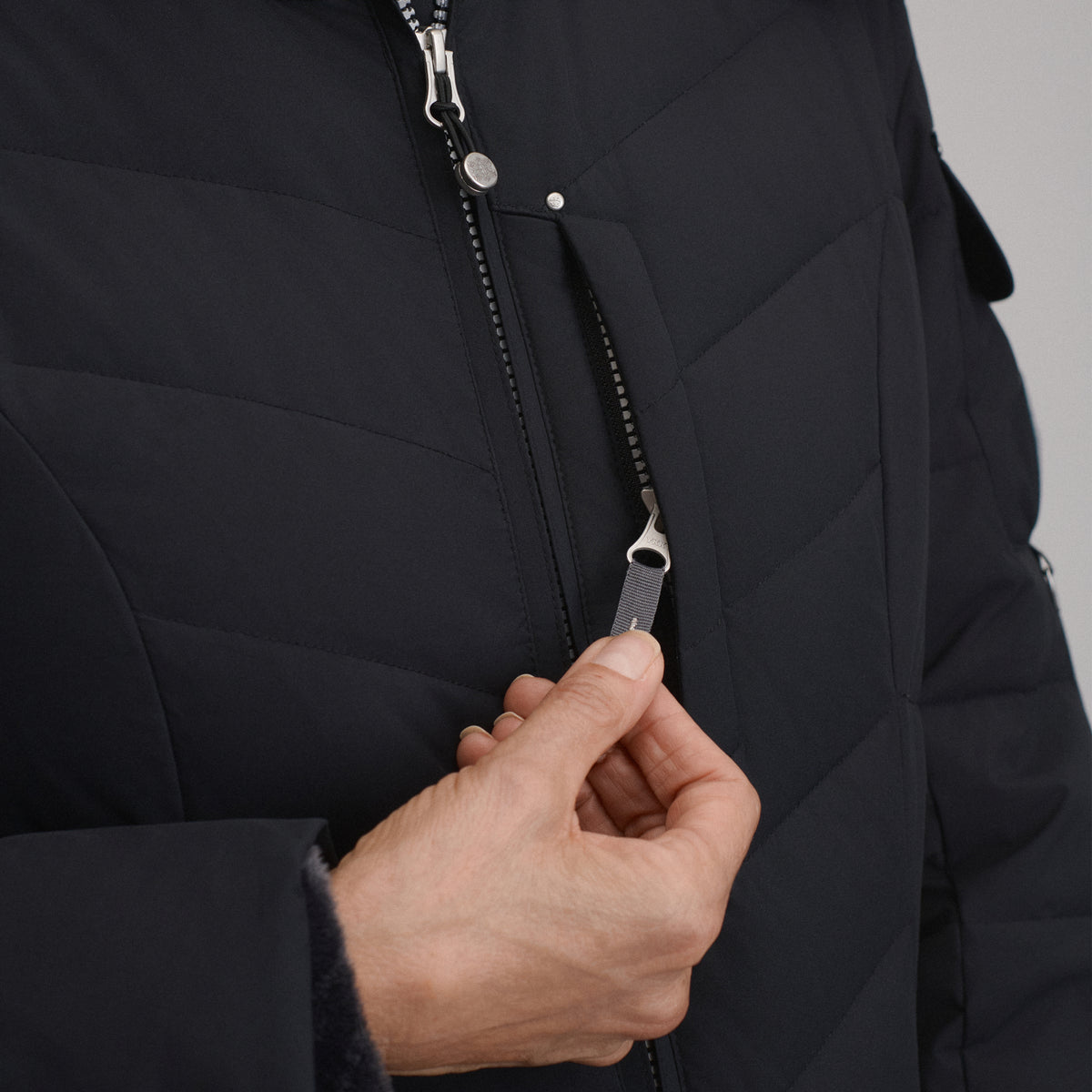 Women's Sun Valley Down Parka-Black-9