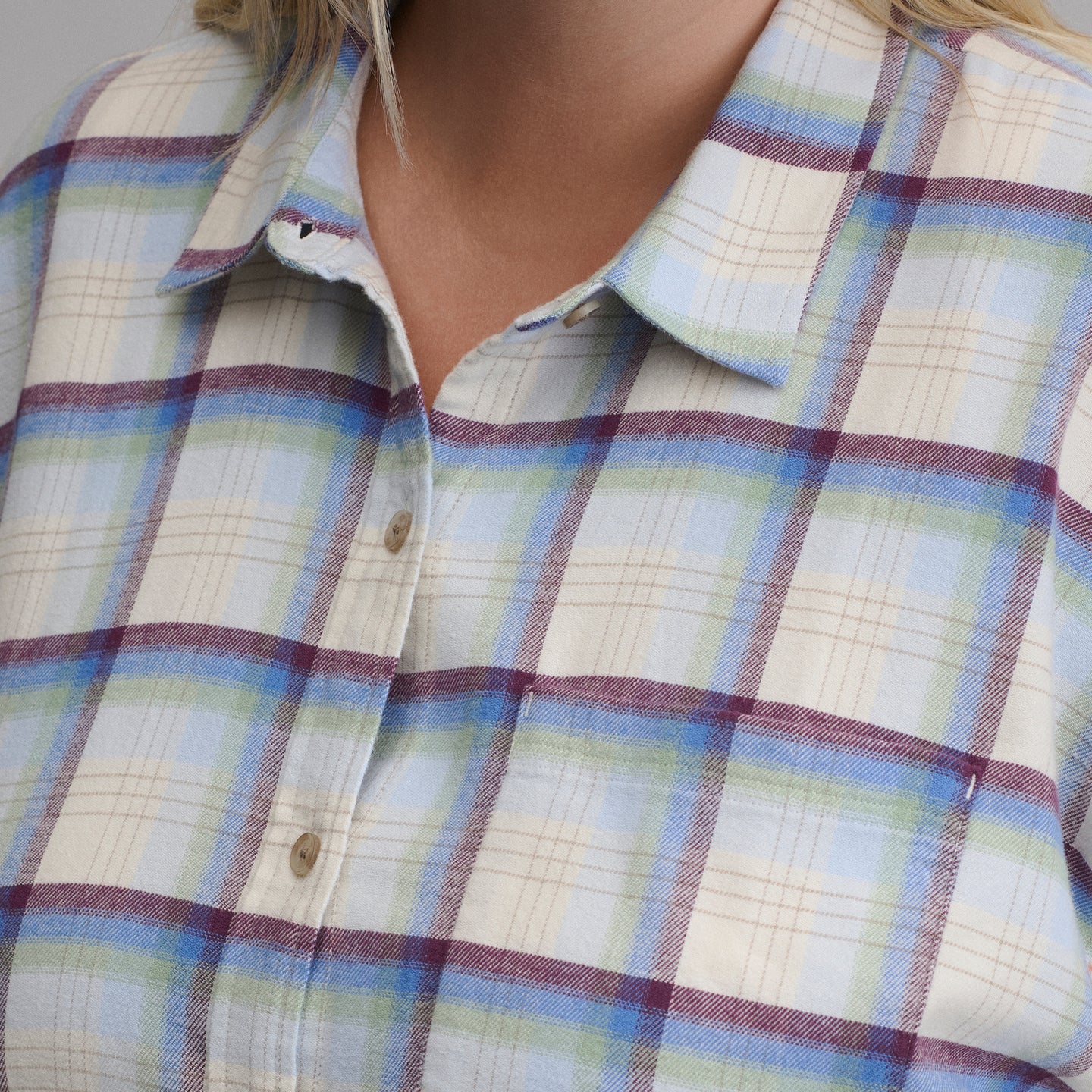Women's Field Flex Flannel Short-Sleeve Shirt-Ice-3