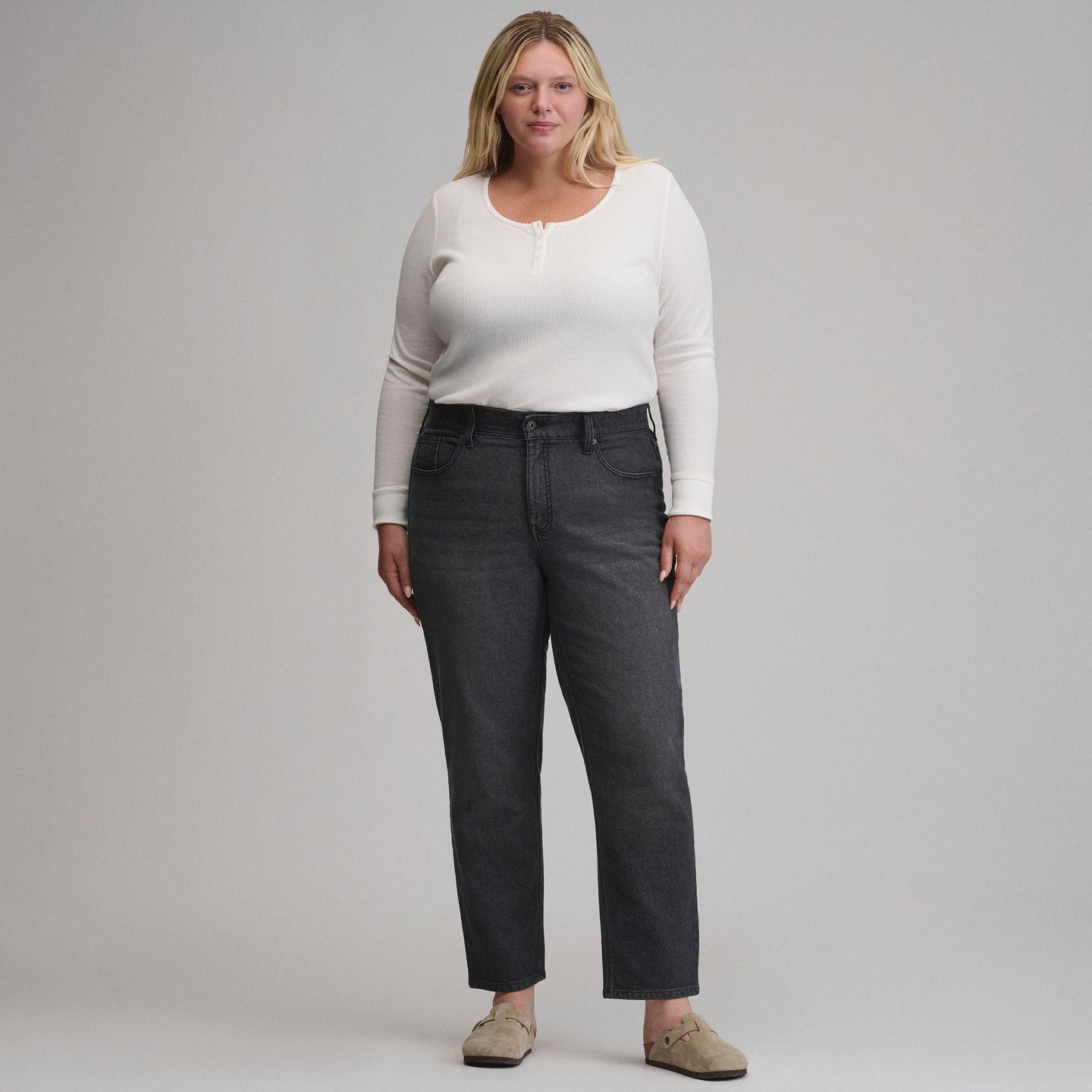 Women's Iconic Perfect Straight Jean-Washed Black-12