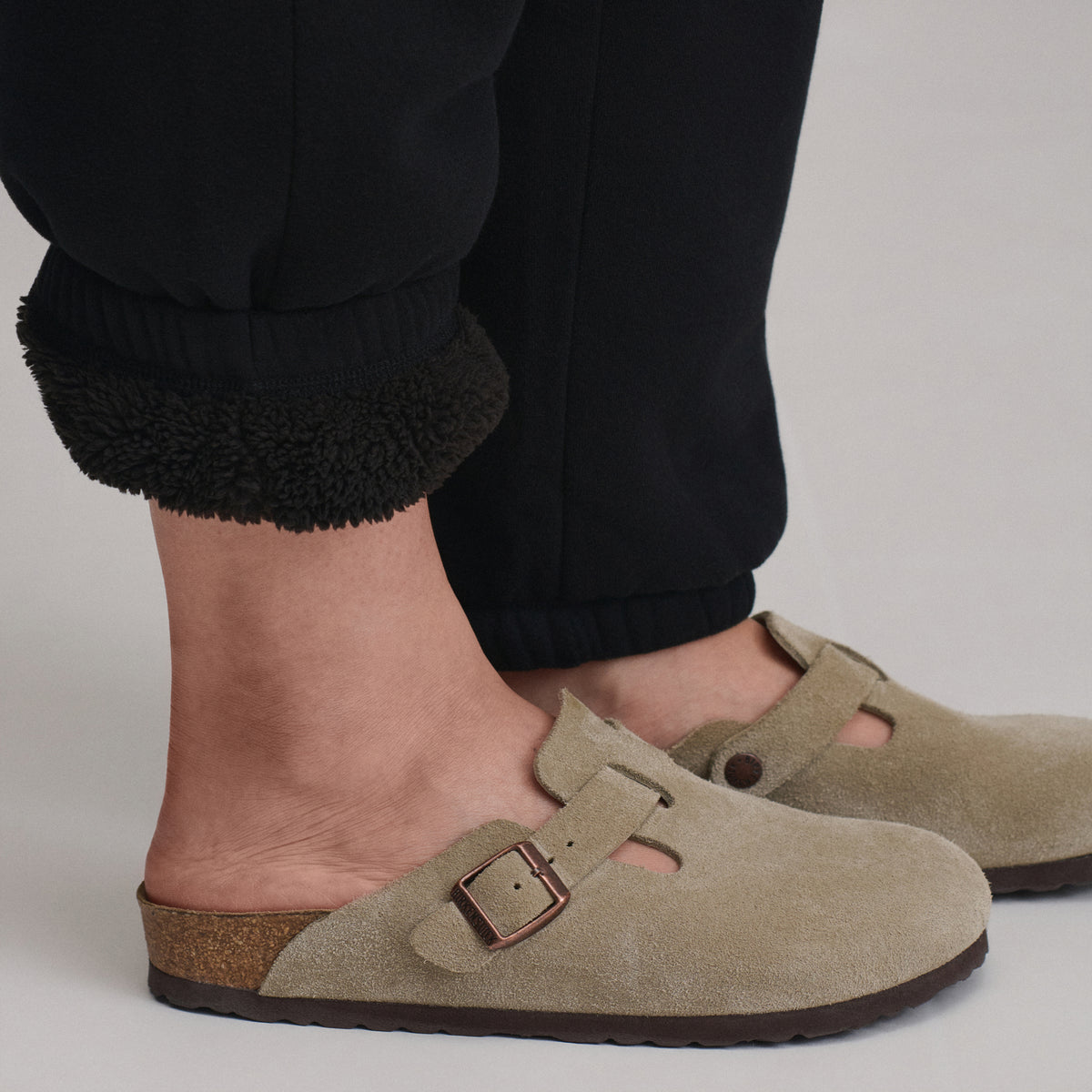 Women's The Vintage Soft Faux Sherpa Lined Jogger-Blck-4