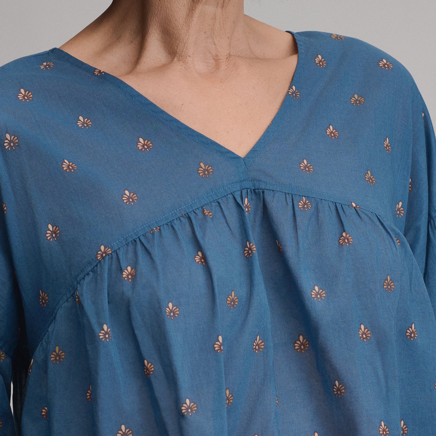 Women's Long-Sleeve V-Neck Relaxed Woven Popover-Dark Horizon-3